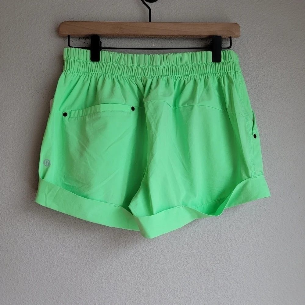 Lululemon Spring Break Away Short in Pistachio size 6 NWT